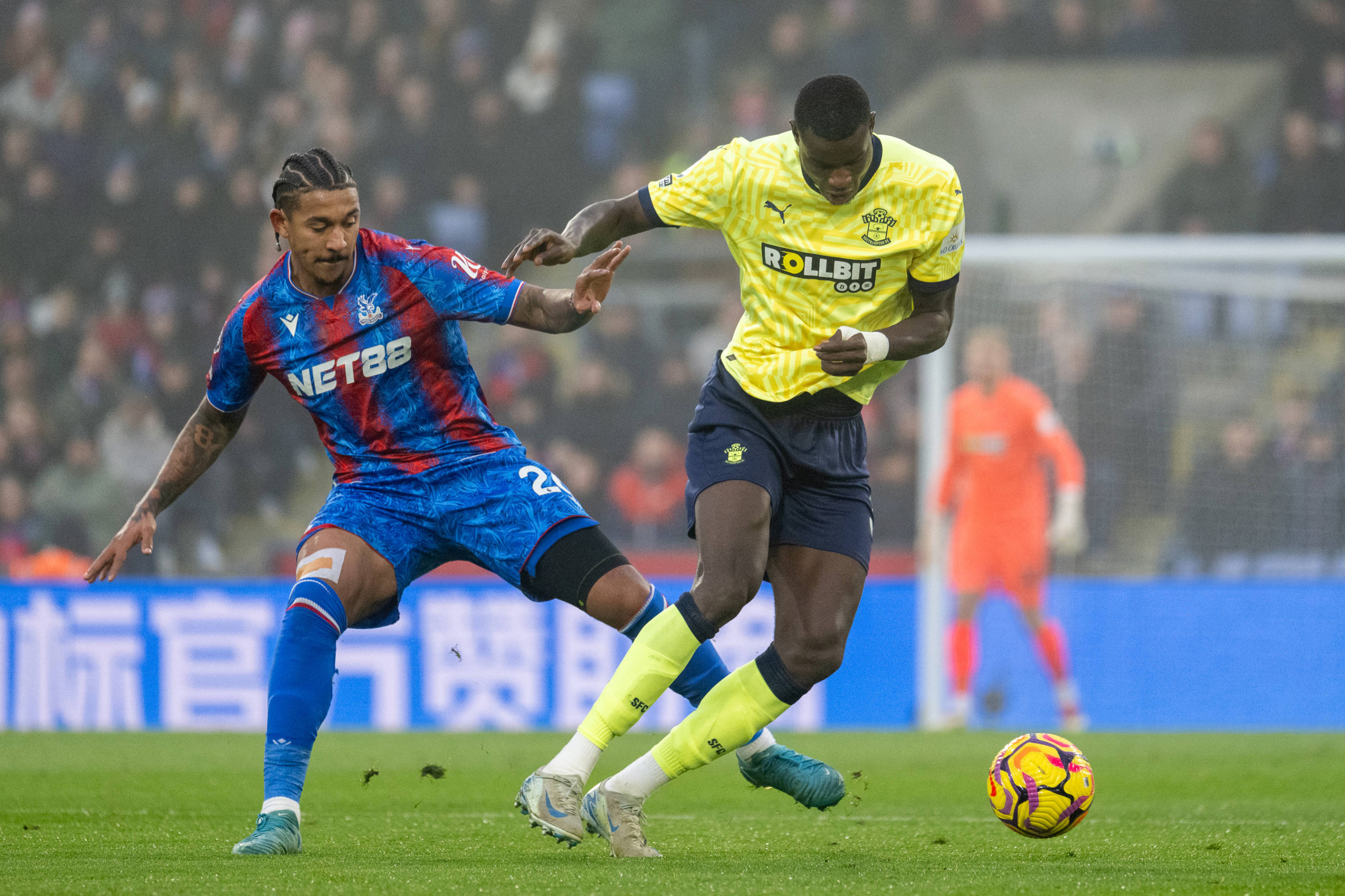 chris-richards-crystal-palace-marks-paul-onuachu-southampton-december-29-2024-credit-graeme-wilcockson-imago-via-zuma-press-isiphotos