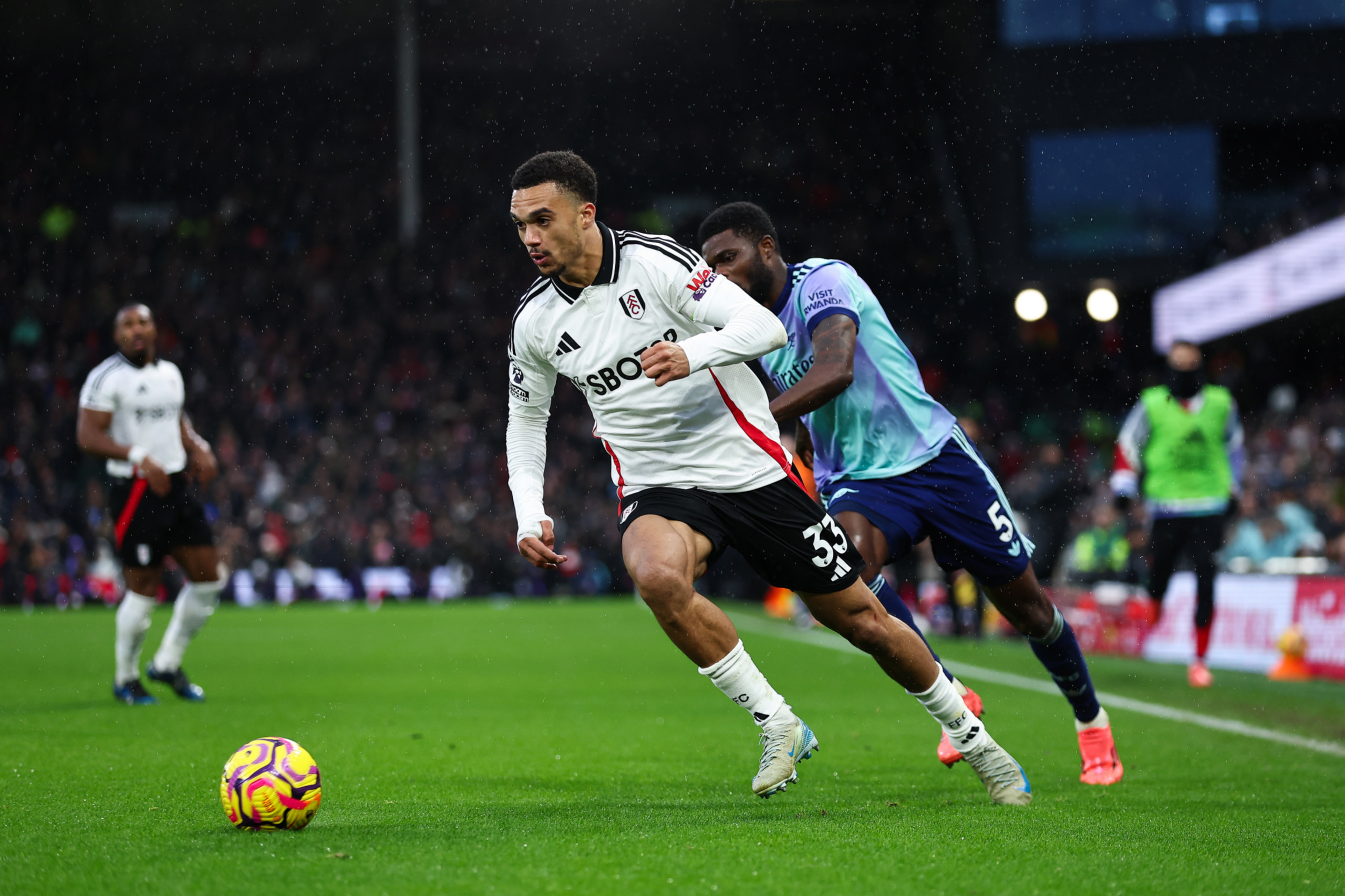 fulham-antonee-robinson-vs-arsenal-december-8-2024-credit-john-patrick-fletcher-aps-via-zuma-press-wire-isiphotos