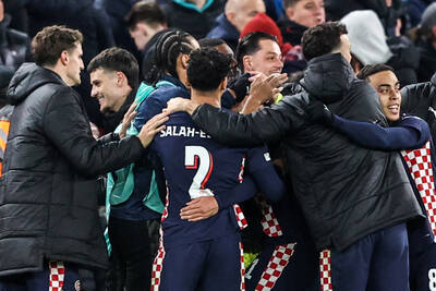psv-celebrates-at-liverpool-champions-league-november-26-2025-credit-alfie-cosgrove-news-images-via-zuma-press-wire-isiphotos