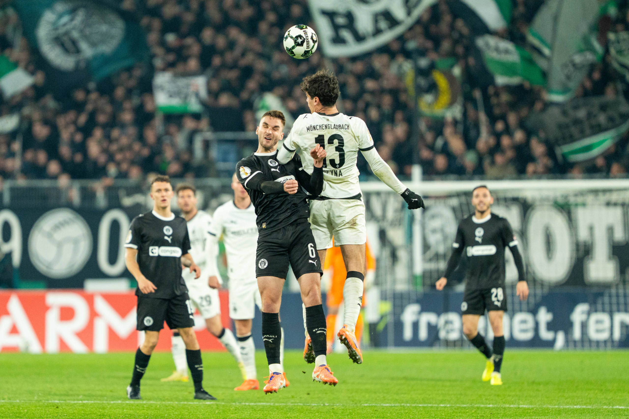 james-sands-st-pauli-at-borussia-moenchengladbach-dfb-pokal-december-2-2025-credit-j-derondeau-dpa-via-zuma-press-isiphotos
